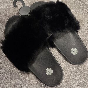 Black Fuzzy Slide Sandals NWT Size 8 Womens
